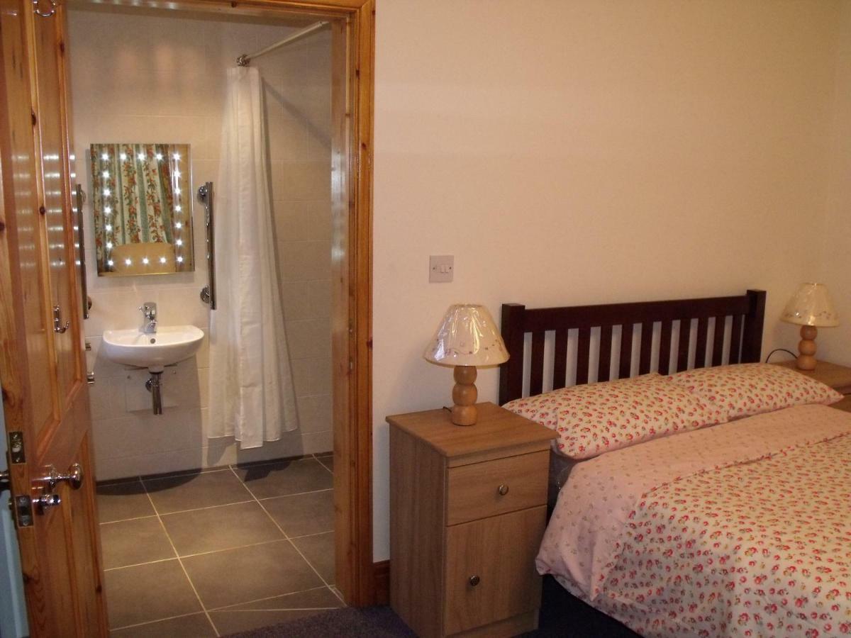 Cosy Ground Floor Disabled Friendly Room In Farm House Llandderfel Экстерьер фото