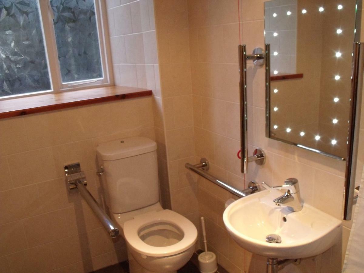 Cosy Ground Floor Disabled Friendly Room In Farm House Llandderfel Экстерьер фото